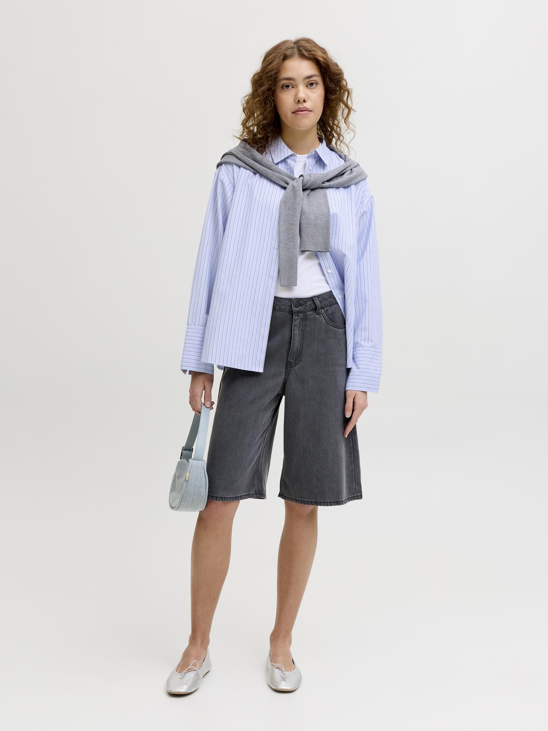 model_shot-front_full